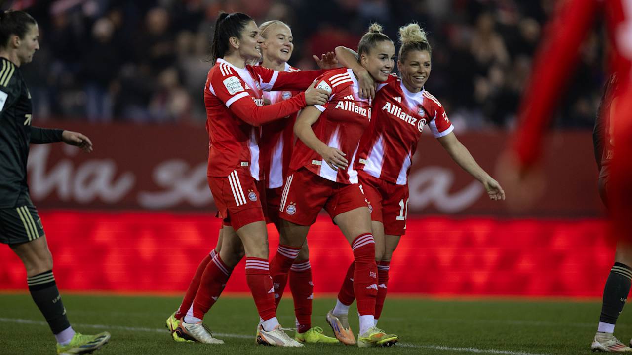 Giulia Gwinn bejubelt ihr Tor gegen Union Berlin.