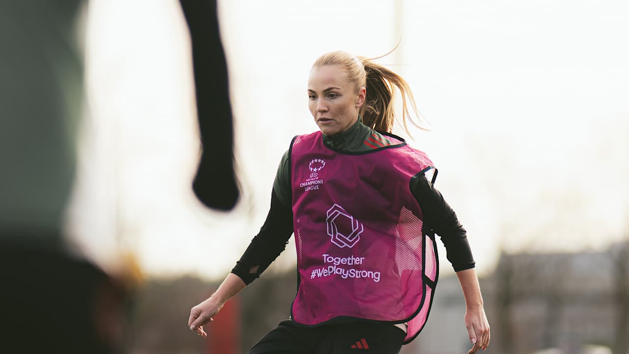 Glodis Viggosdottir während des Abschlusstrainings der FC Bayern Frauen.