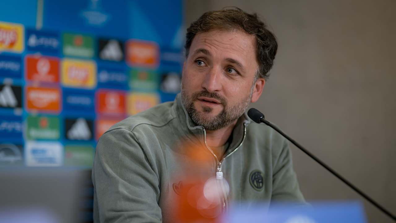 Pernille Harder und José Barcala bei der Pressekonferenz