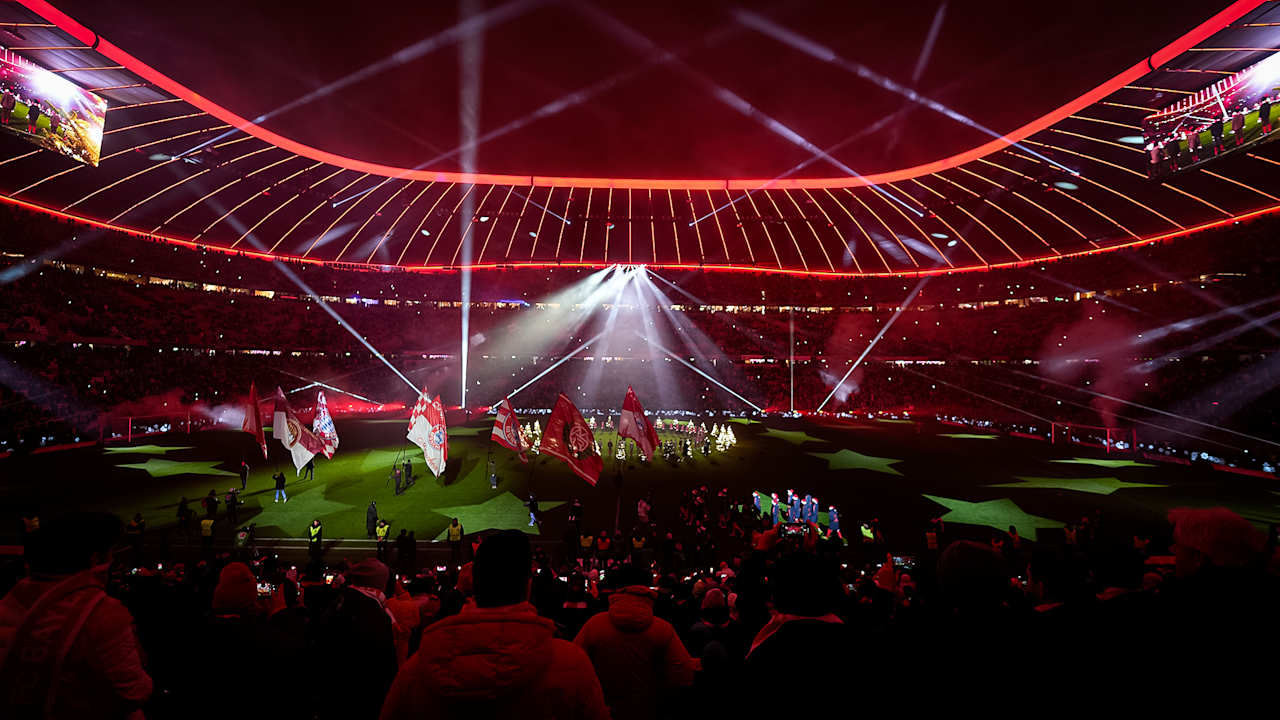 Weihnachtliche Stimmung in der Allianz Arena nach dem Heimspiel des FC Bayern gegen den 1. FSV Mainz 05 in der Bundesliga