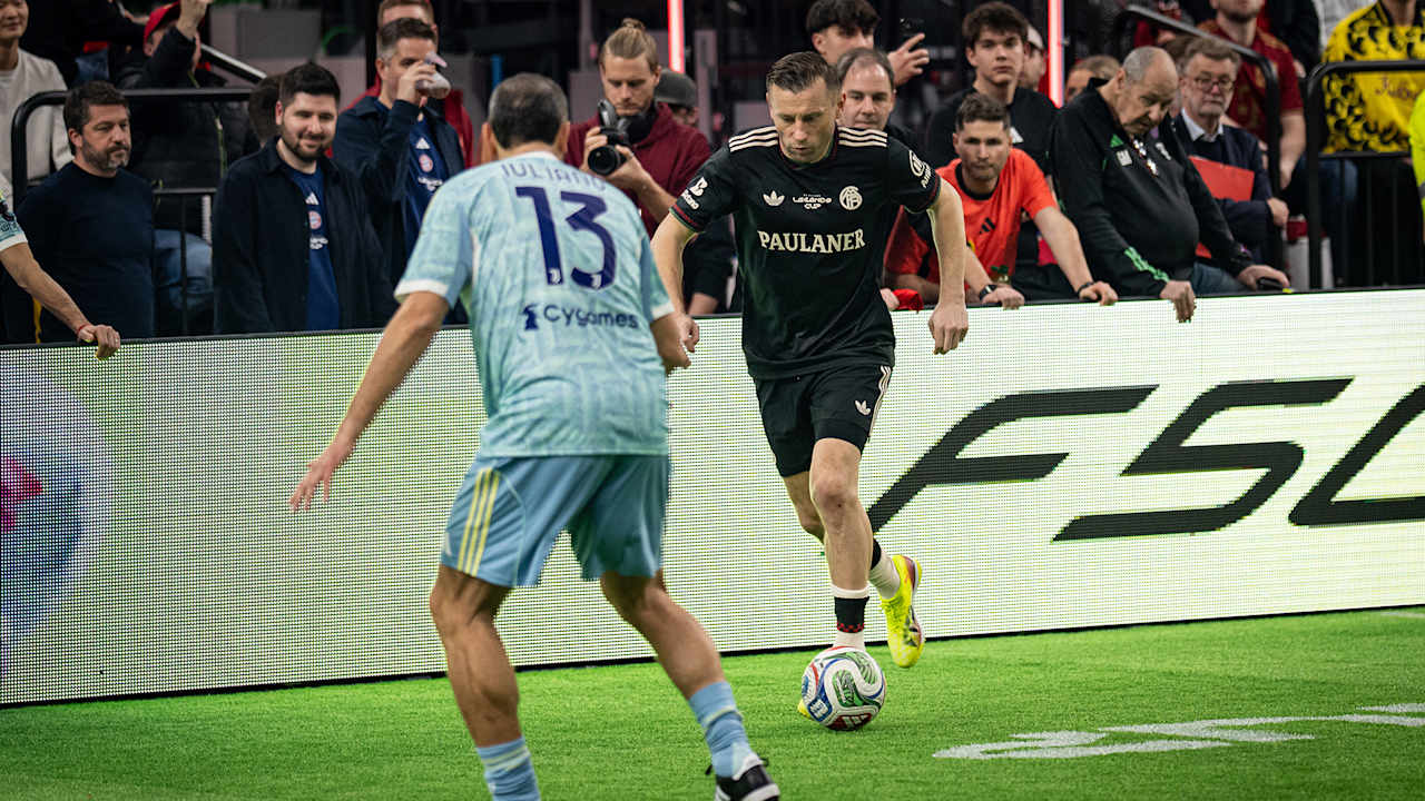 Ivica Olić im Duell mit Juventus Turin während des FC Bayern Legends Cup 2026 im SAP Garden