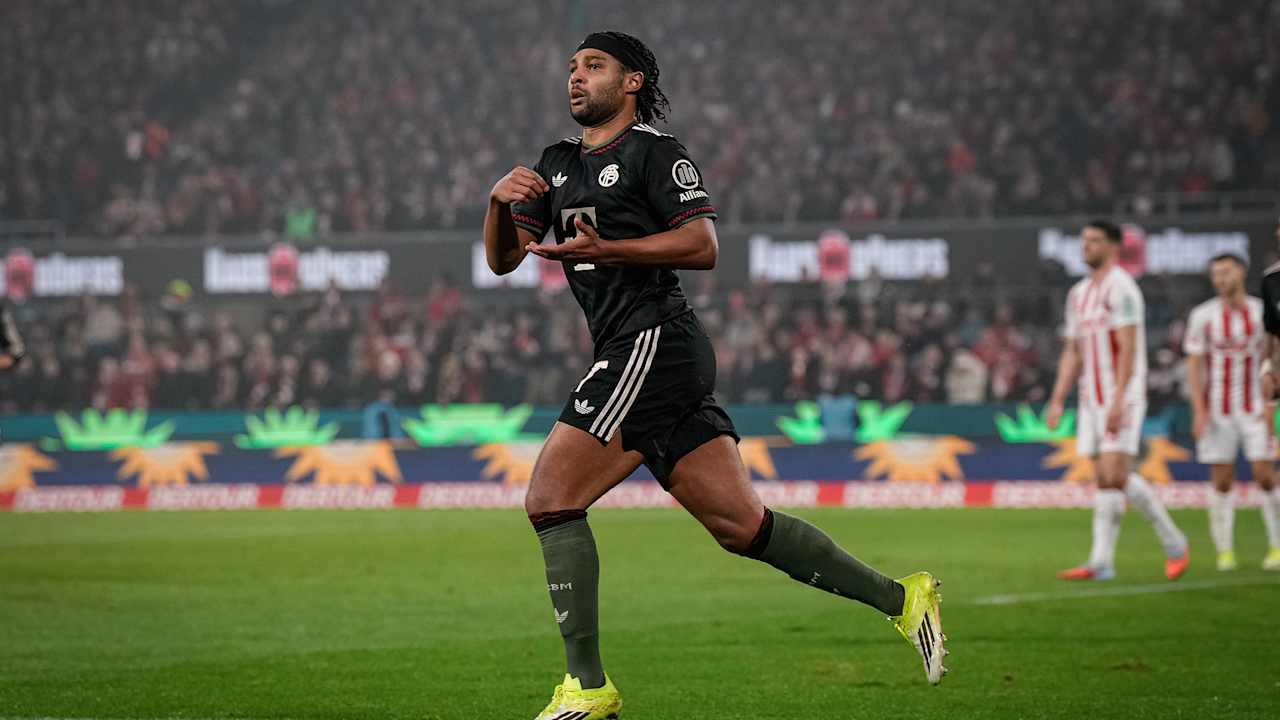 Serge Gnabry celebrates after his equaliser in FC Bayern's Bundesliga game at 1. FC Köln