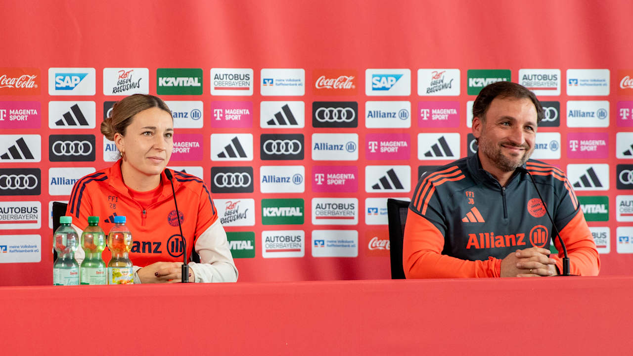 Barbara Dunst und José Barcala während der Pressekonferenz vor Wolfsburg.