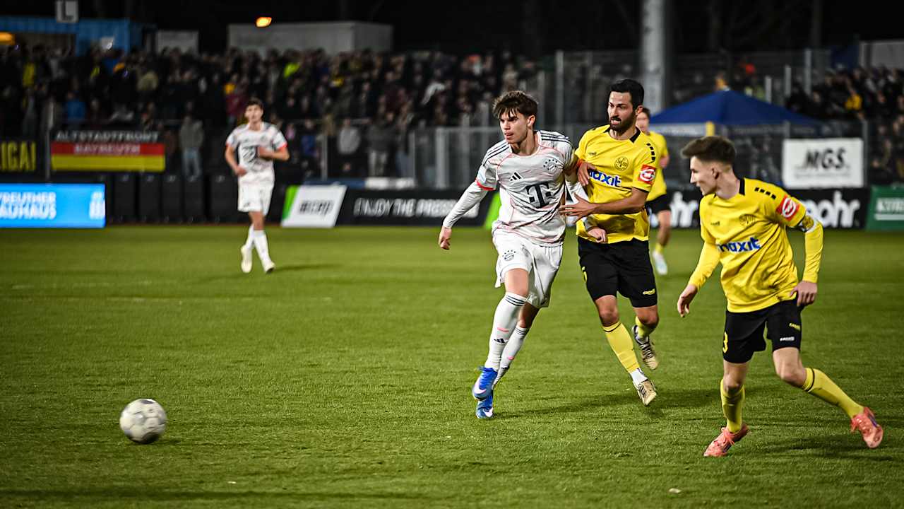 Spielszene aus dem Auswärtsspiel der FC Bayern Amateure bei der SpVgg Bayreuth in der Regionalliga Bayern
