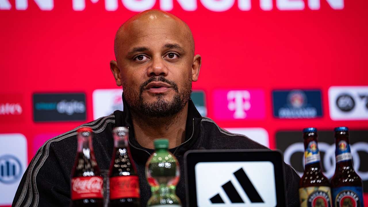 Vincent Kompany auf der Pressekonferenz in der Allianz Arena
