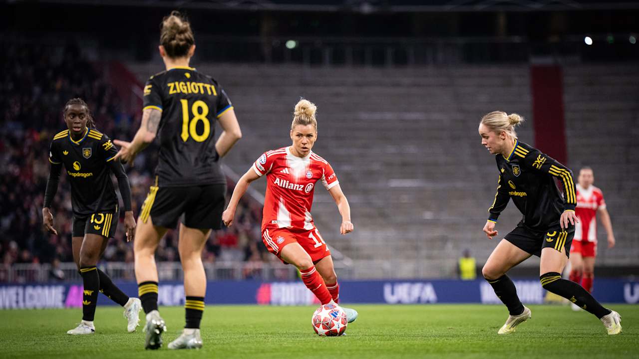 Linda Dallmann am Ball.