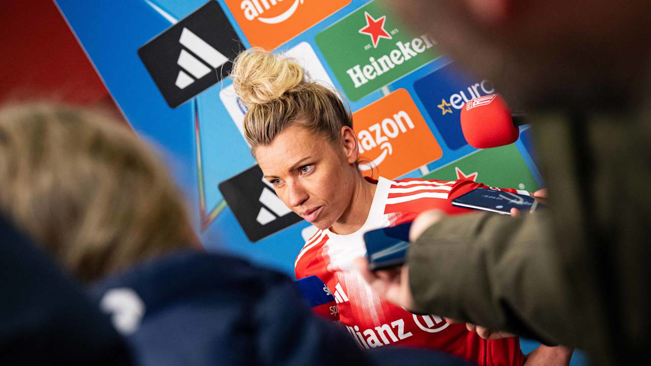 Linda Dallmann beim Interview