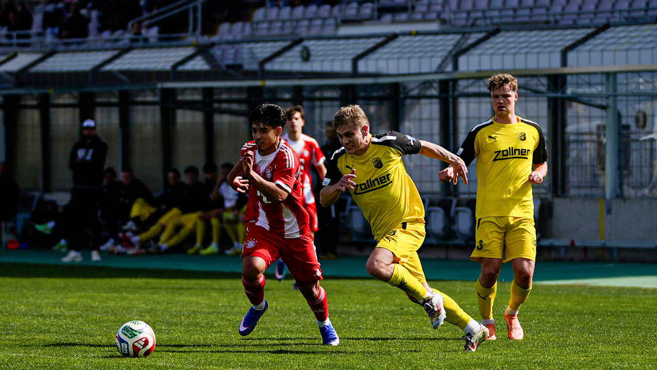 Maycon Cardozo im Zweikampf mit dem Ball am Fuß.