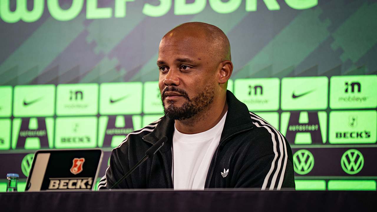 Vincent Kompany at the press conference after FC Bayern's away match at VfL Wolfsburg