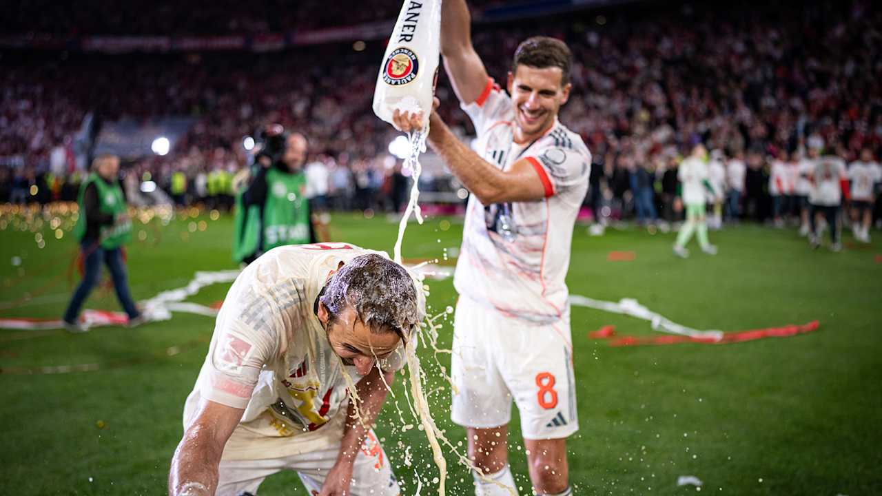 Best-of Weißbierduschen des FC Bayern