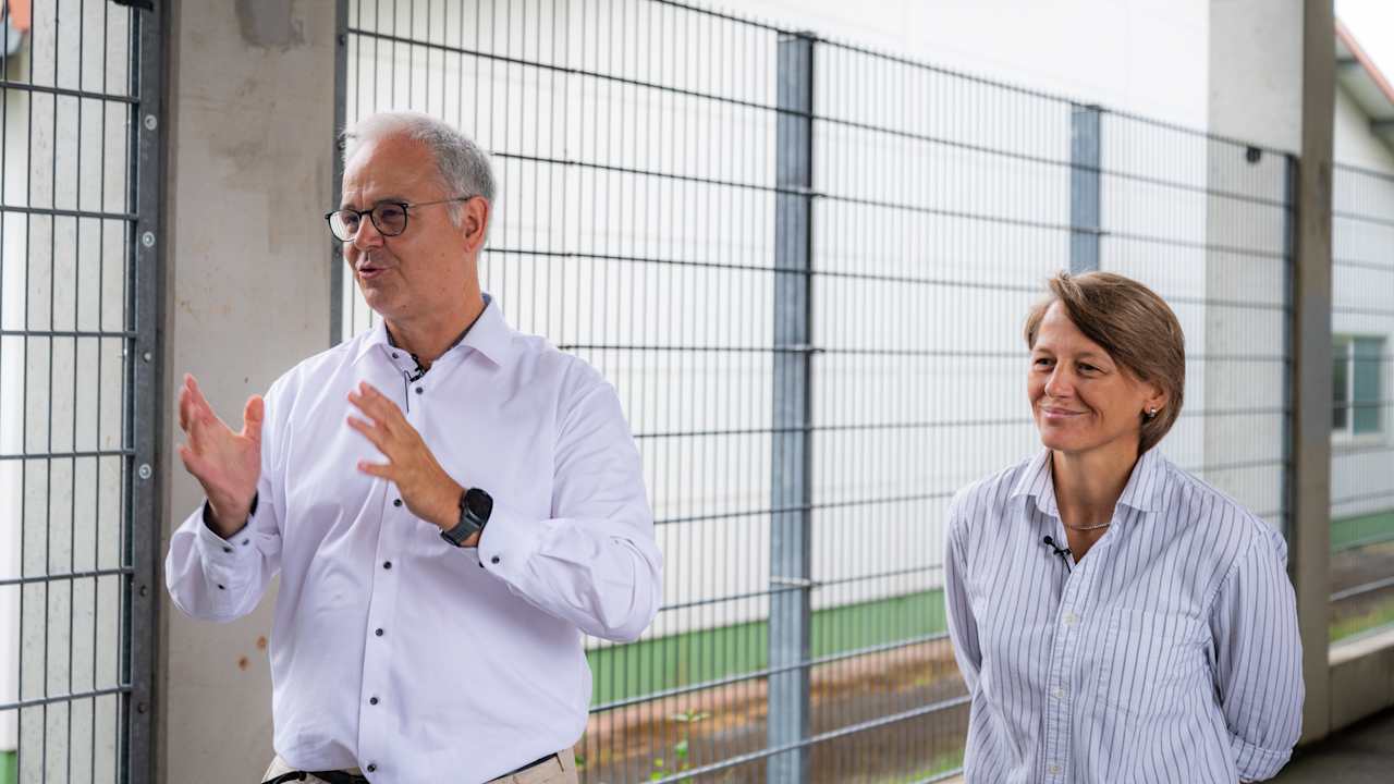 Jürgen Muth und Bianca Rech im Sportpark Unterhaching.