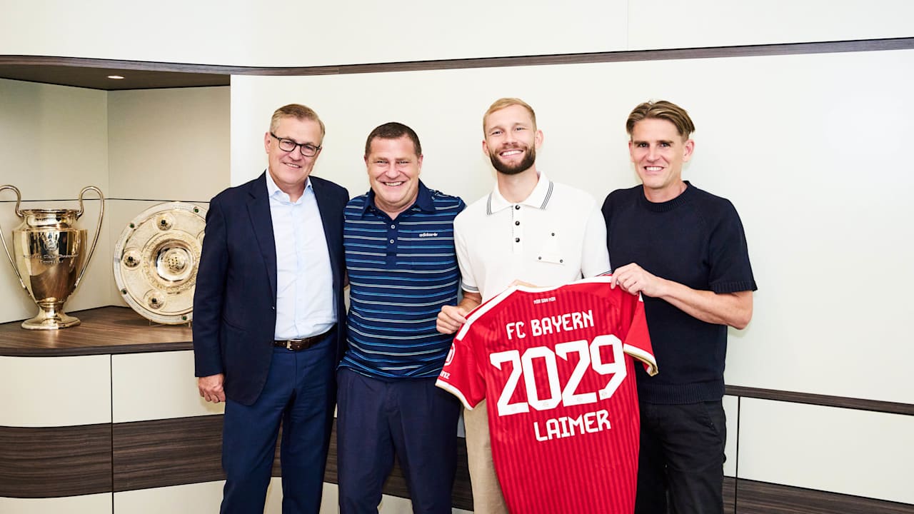 Konrad Laimer bei seiner Vertragsverlängerung mit Dreesen, Eberl und Freund