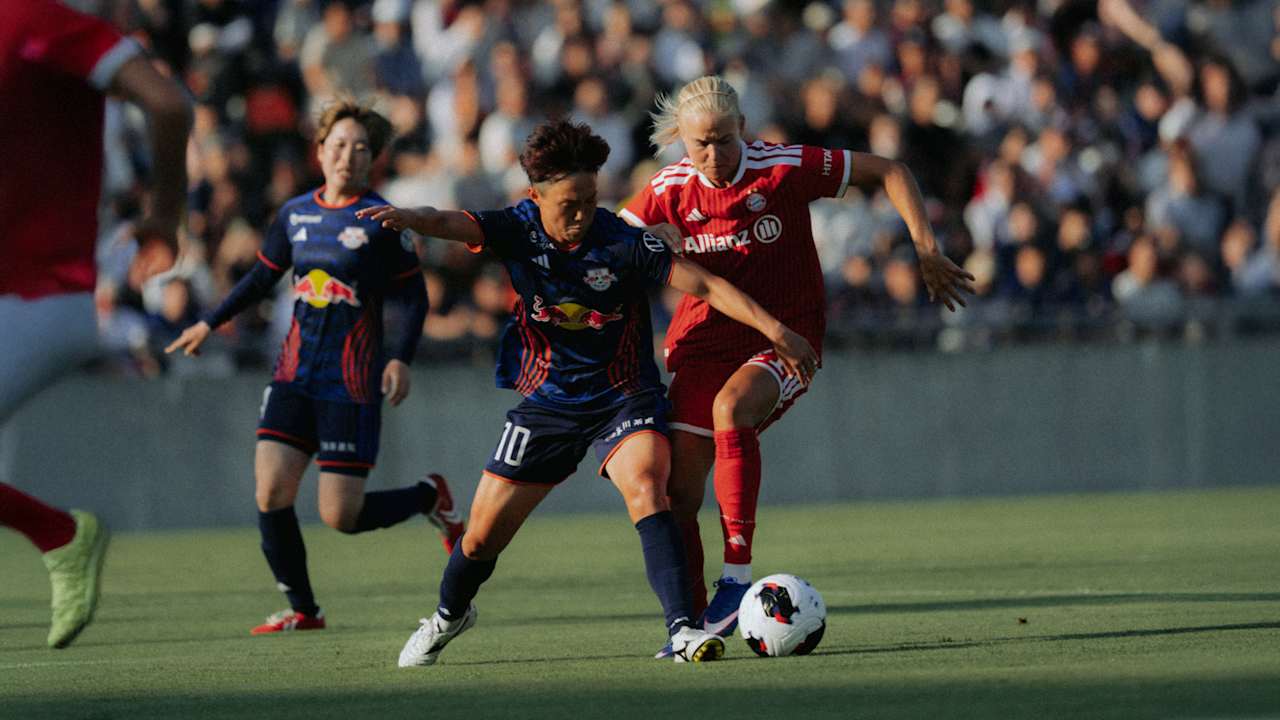Pernille Harder im Zweikampf gegen RB Omiya.