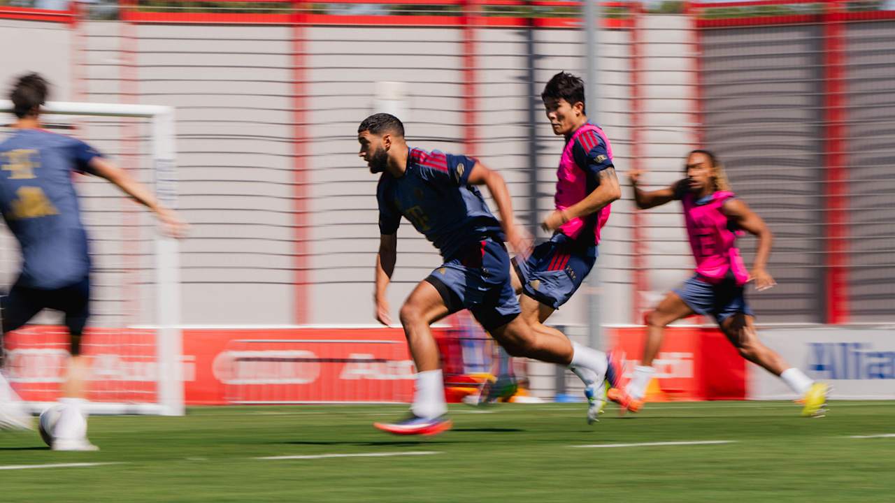 Ismael Saibari im Training des FC Bayern