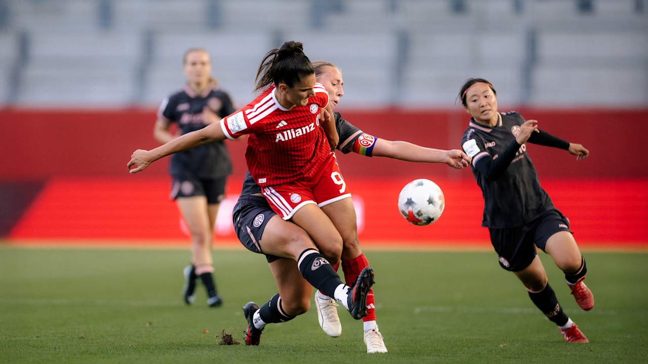 Jovana Damnjanović  im Duell gegen Mainz am Ball.