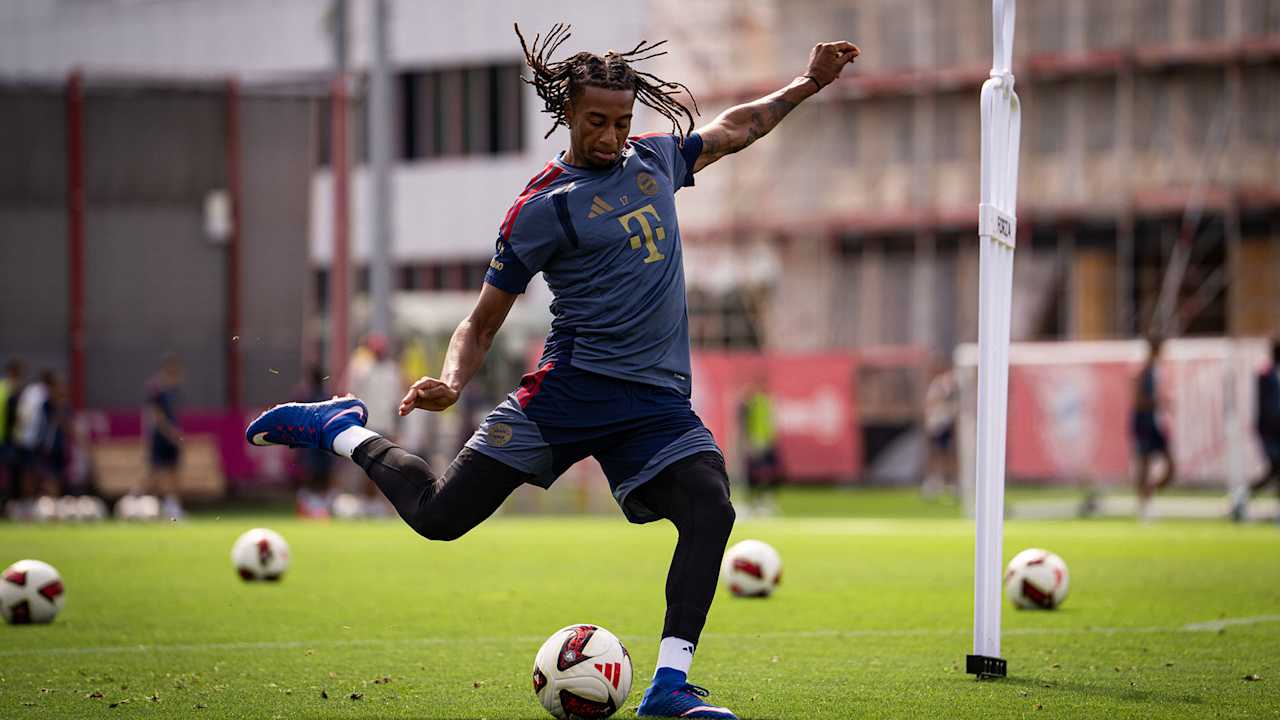 Michael Olise Training Bayern