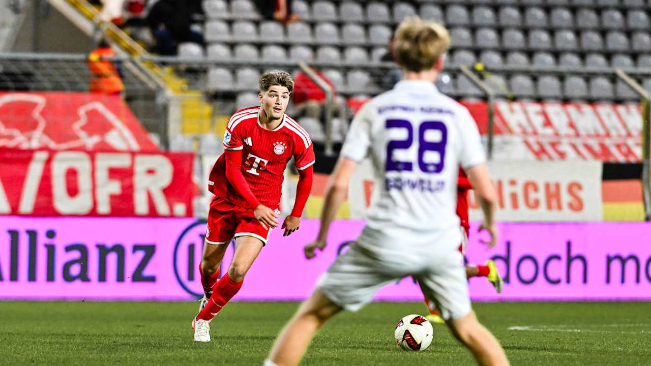 Raphael Pavlic mit dem Ball am Fuß.