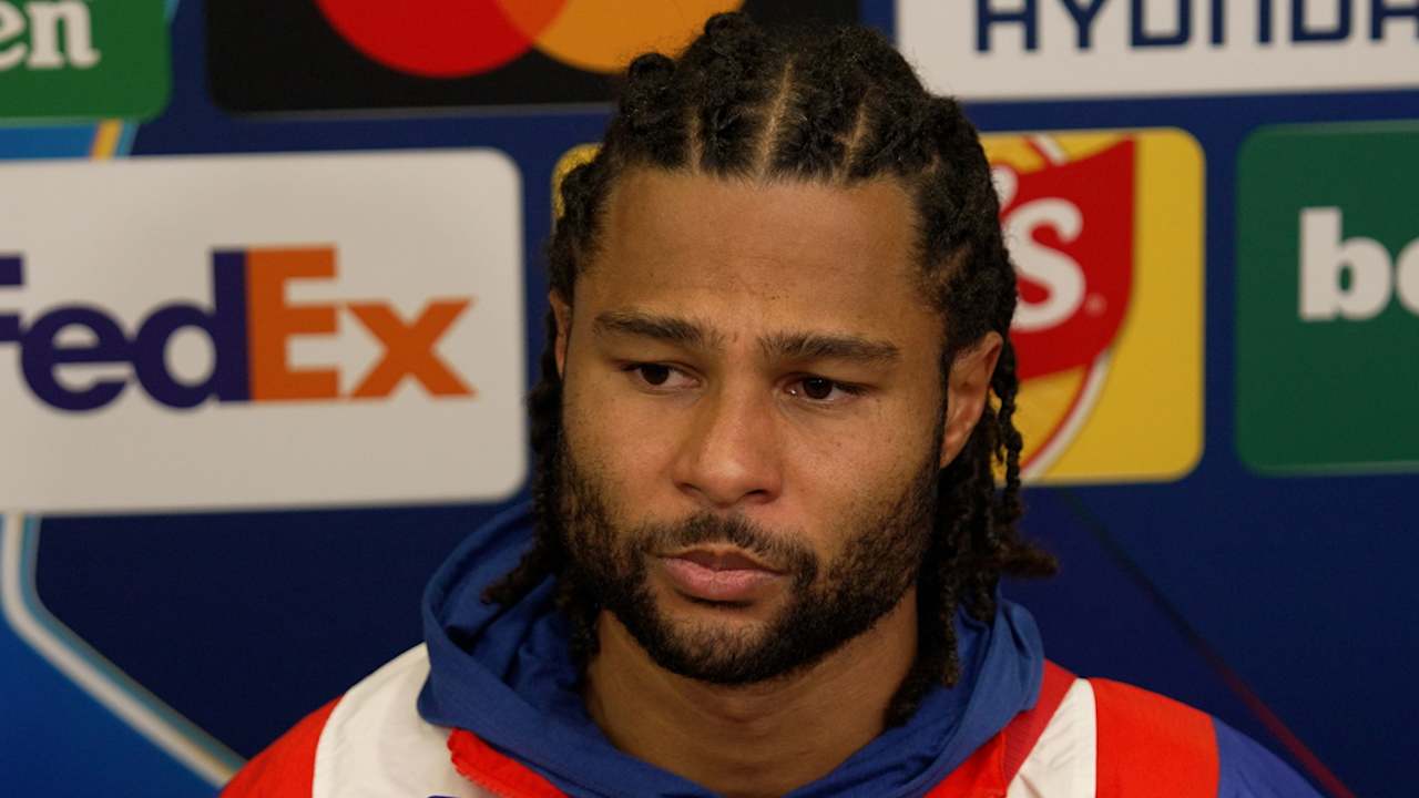 Serge Gnabry spricht im Interviews