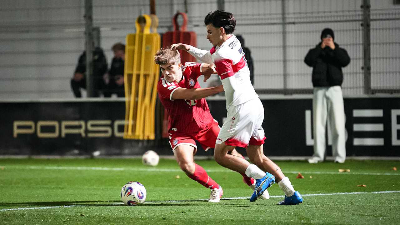 Spielszene aus dem Gastspiel der FC Bayern U19 beim Nachwuchs des VfB Stuttgart in der DFB-Nachwuchsliga