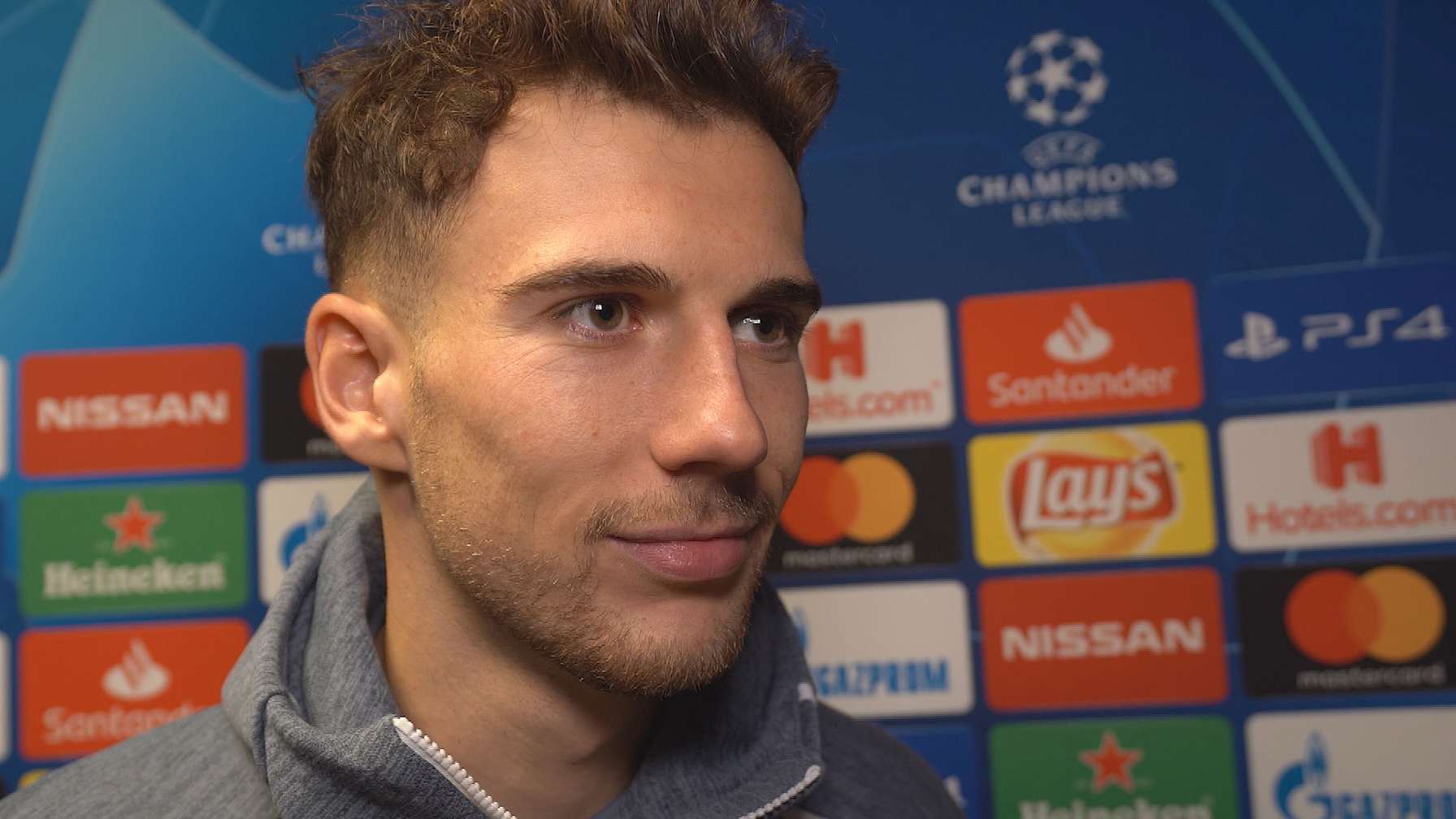 181212_interviews_ajax