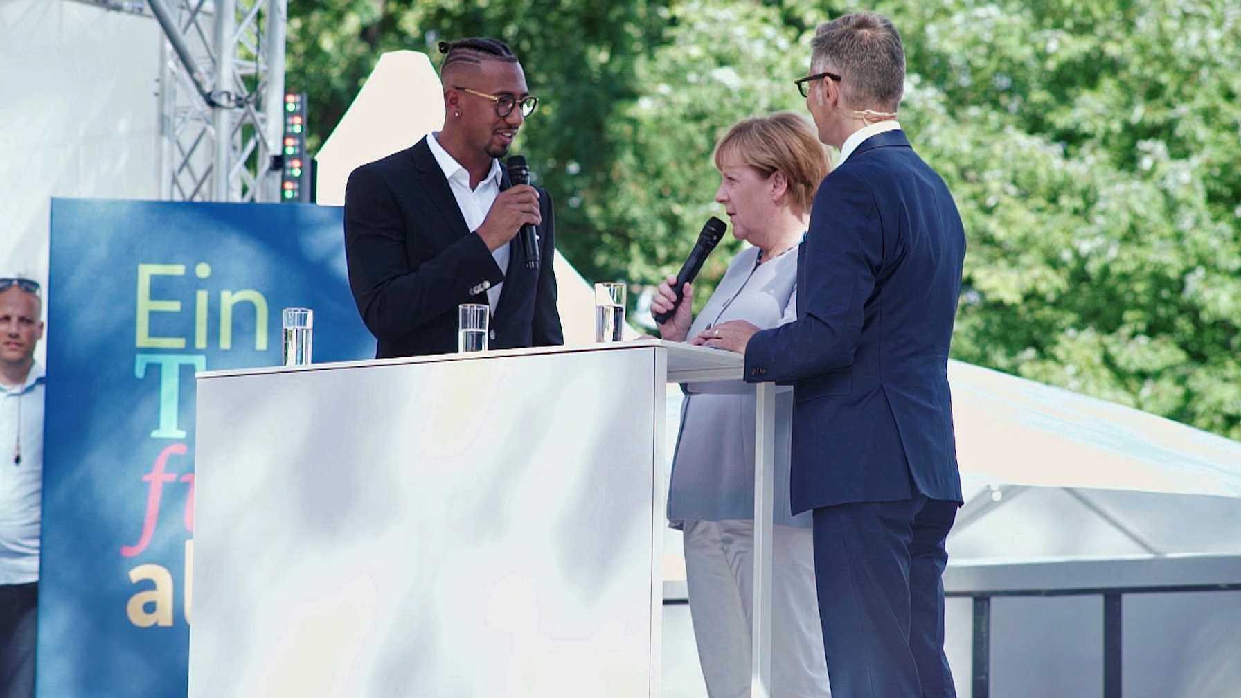 boateng_merkel_280816