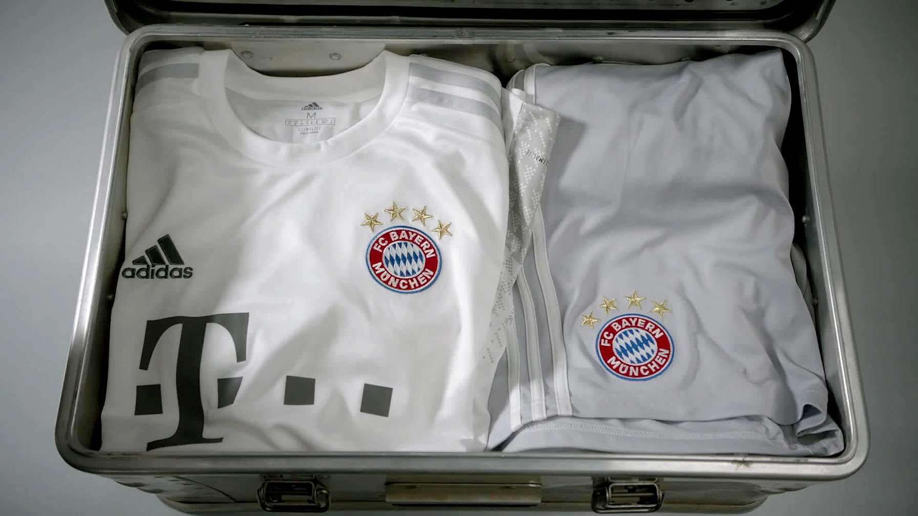 191122_awaytrikot_fcb