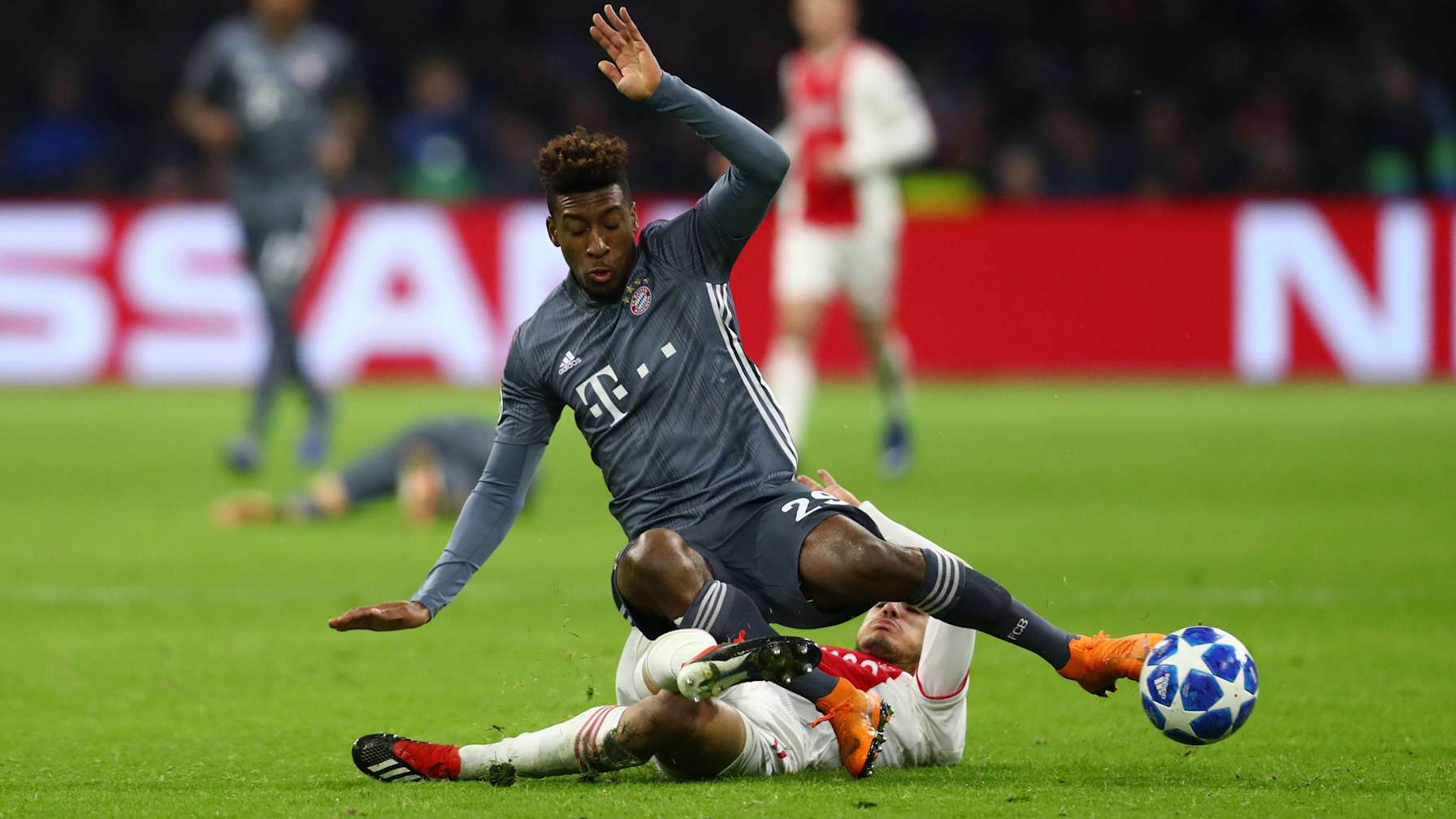 17_ajax-fcb_181212_get