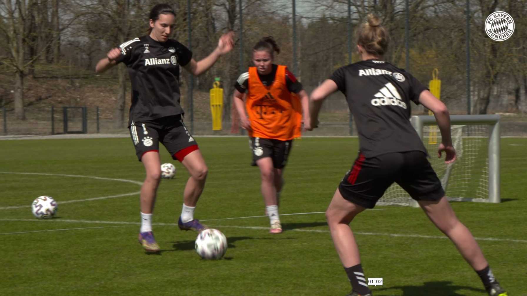 Frauen-vor-Duisburg_210327