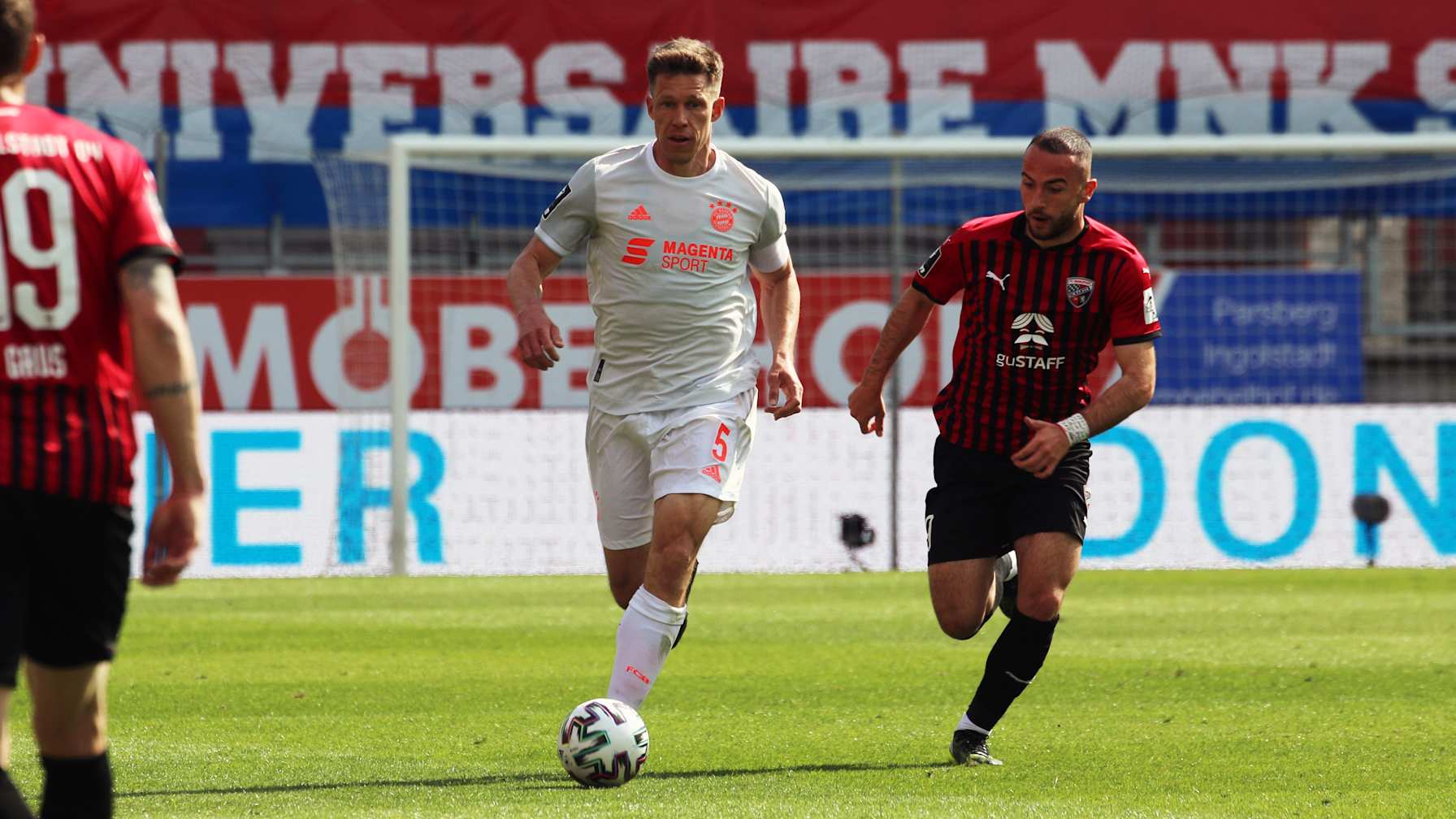210410_FCIFCB_1_FCB