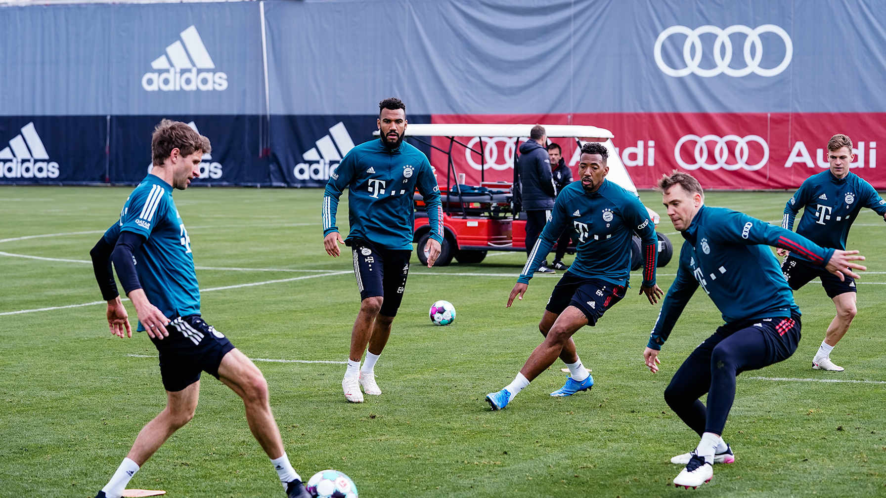 10_Training_vor_Leverkusen_210419_DON