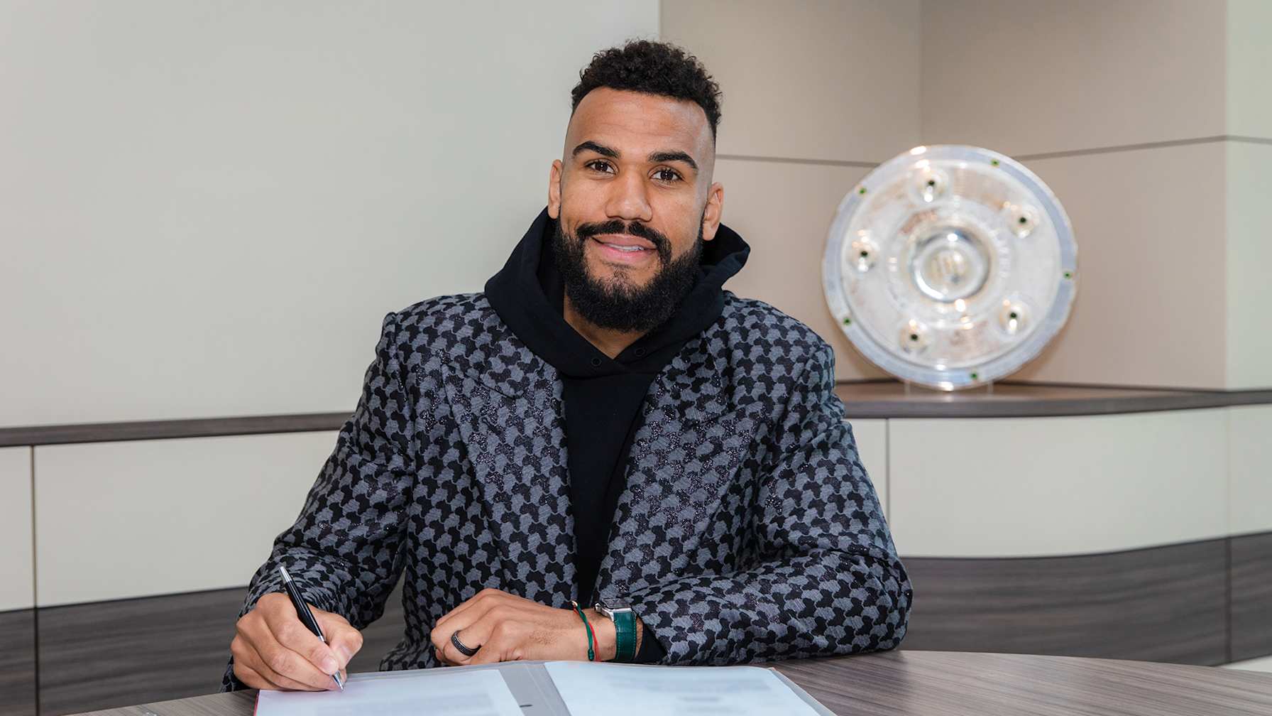 210406_Choupo-Moting_Unterschrift_DON