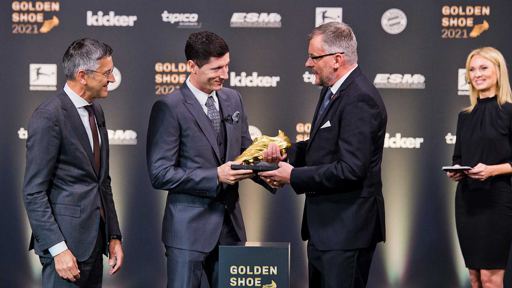 04_Lewandowski_GoldenerSchuh_210921_Kicker