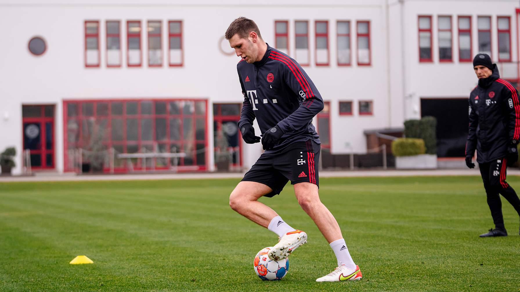 03_Training_S%C3%BCle-Upamecano_Stanisic_211124_DON