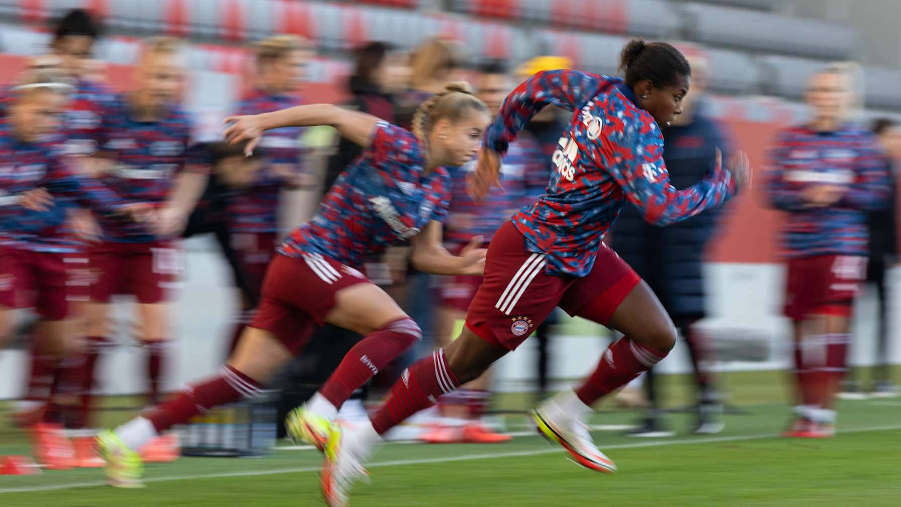 211203_FCB-Frauen_Gwinn_Beerensteyn_Warmup