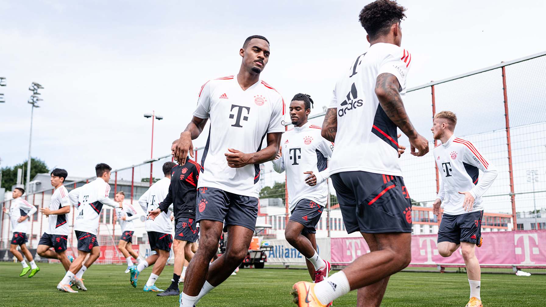 14-Trainingsauftakt-FC-Bayern_220704_MEL