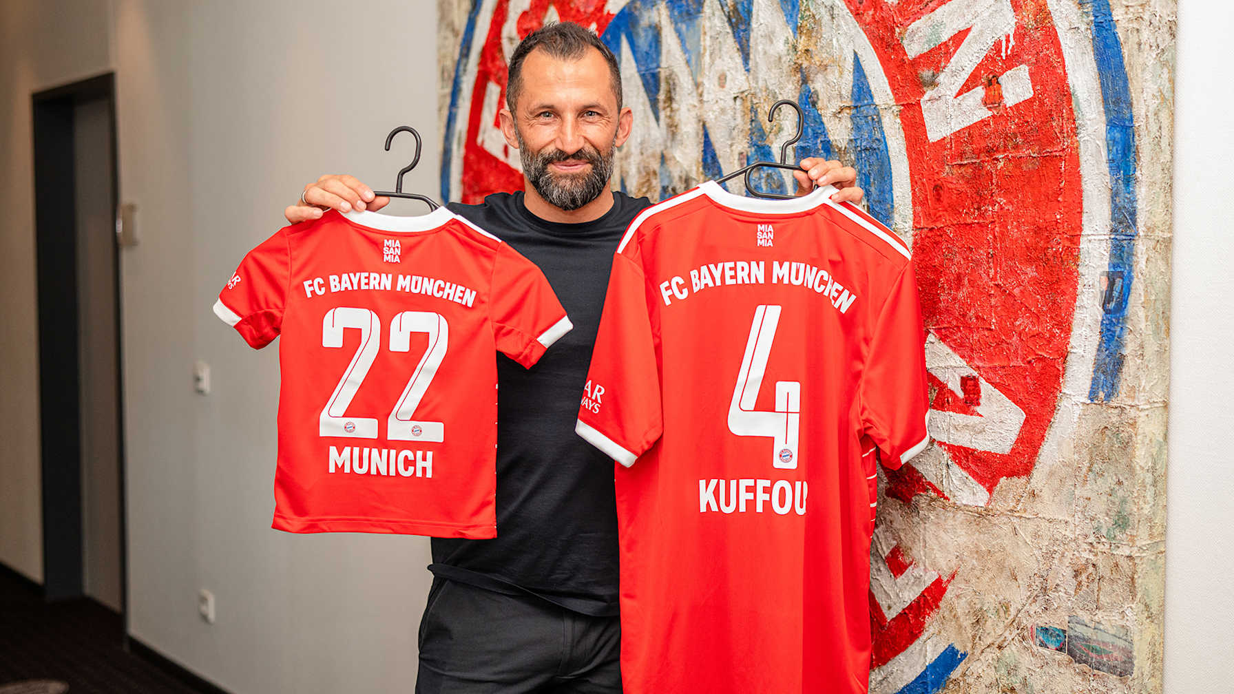 220825-salihamidzic-trikot-kuffour-mel