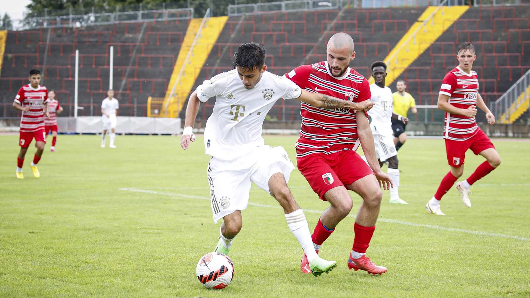 Die FC Bayern Amateure reisten am zehnten Spieltag der Regionalliga Bayern nach Augsburg.