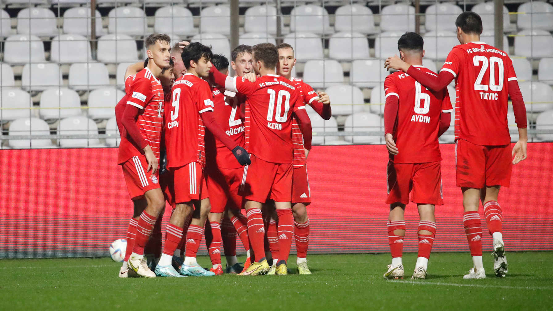 Die FC Bayern Amateure empfingen am 21. Spieltag der Regionalliga Bayern die SpVgg Ansbach - die besten Szenen im Video.