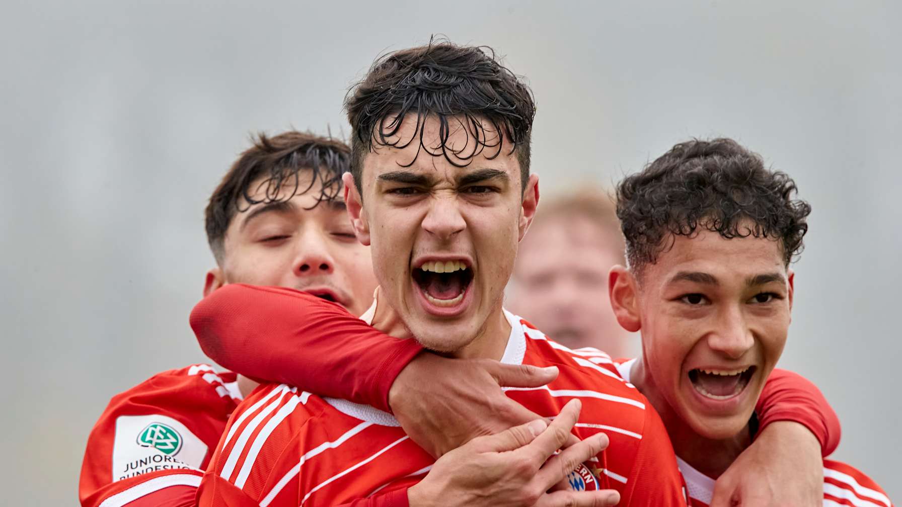 Aleksandar Pavlovic von der U19 des FC Bayern.