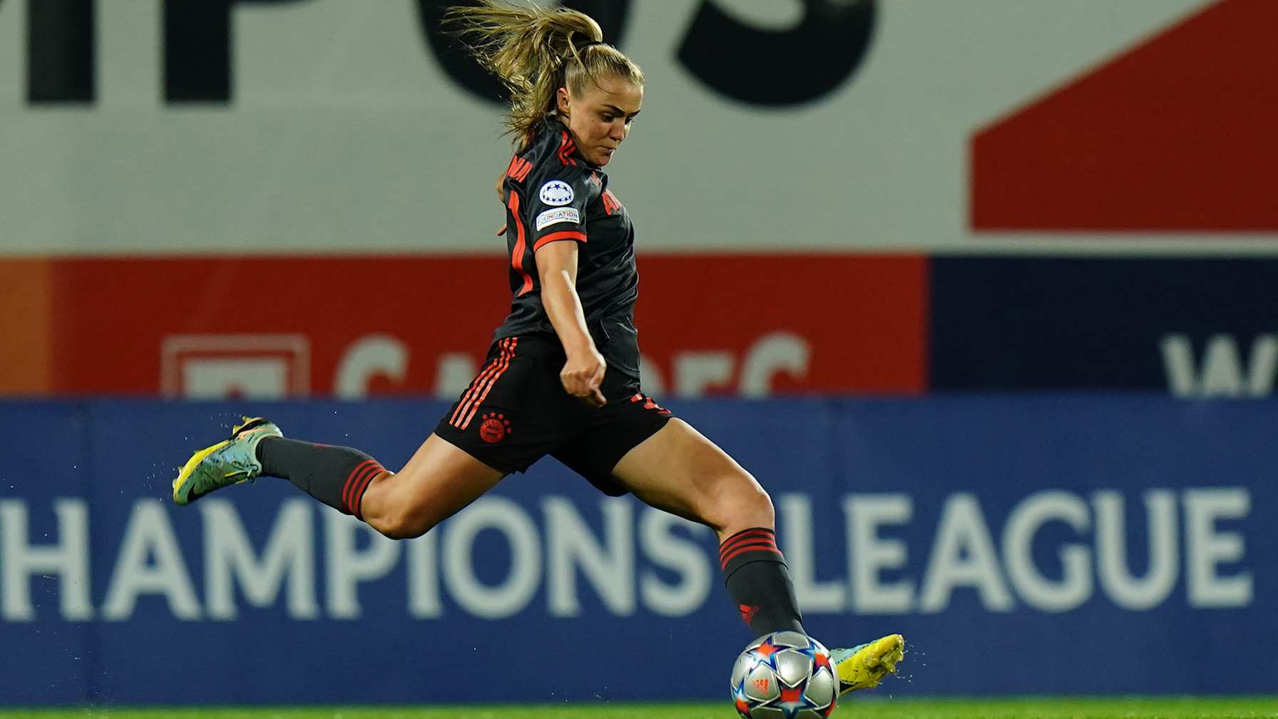 Georgia Stanway FC Bayern Goal of the Month for October 2022