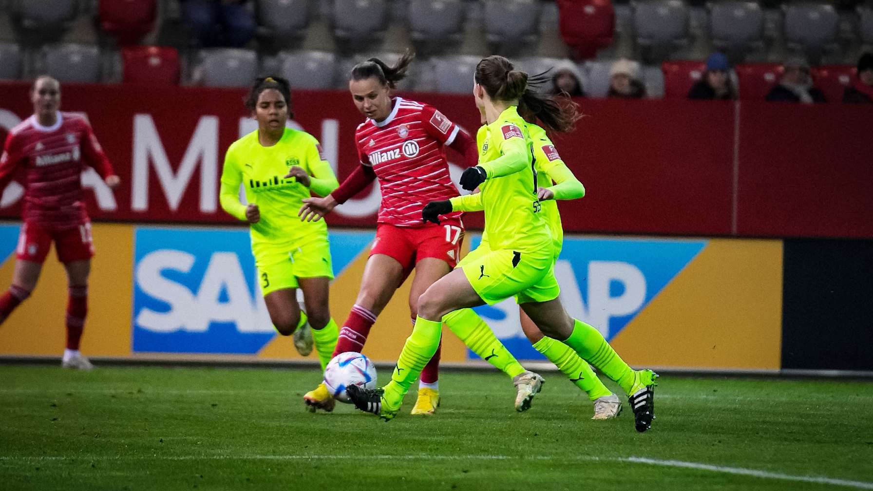 FC Bayern Frauen, Klara Bühl, Zweikampf