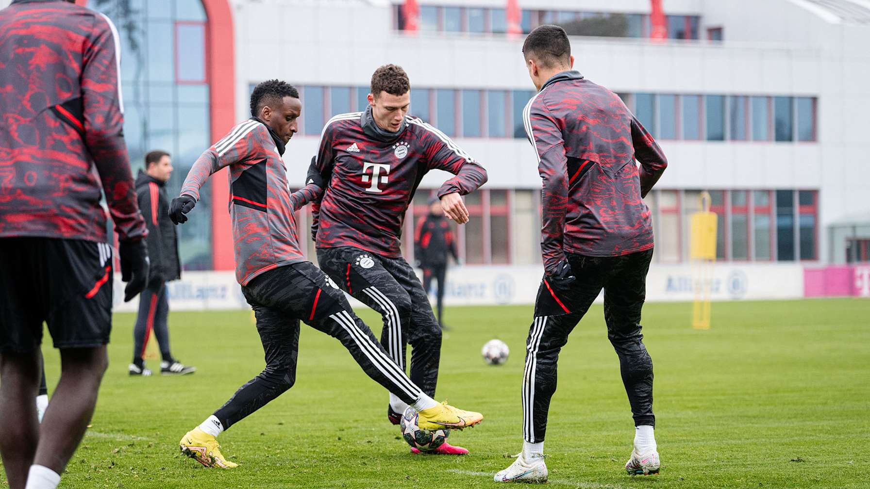 01-tag-vor-psg-fcb-230213-mel