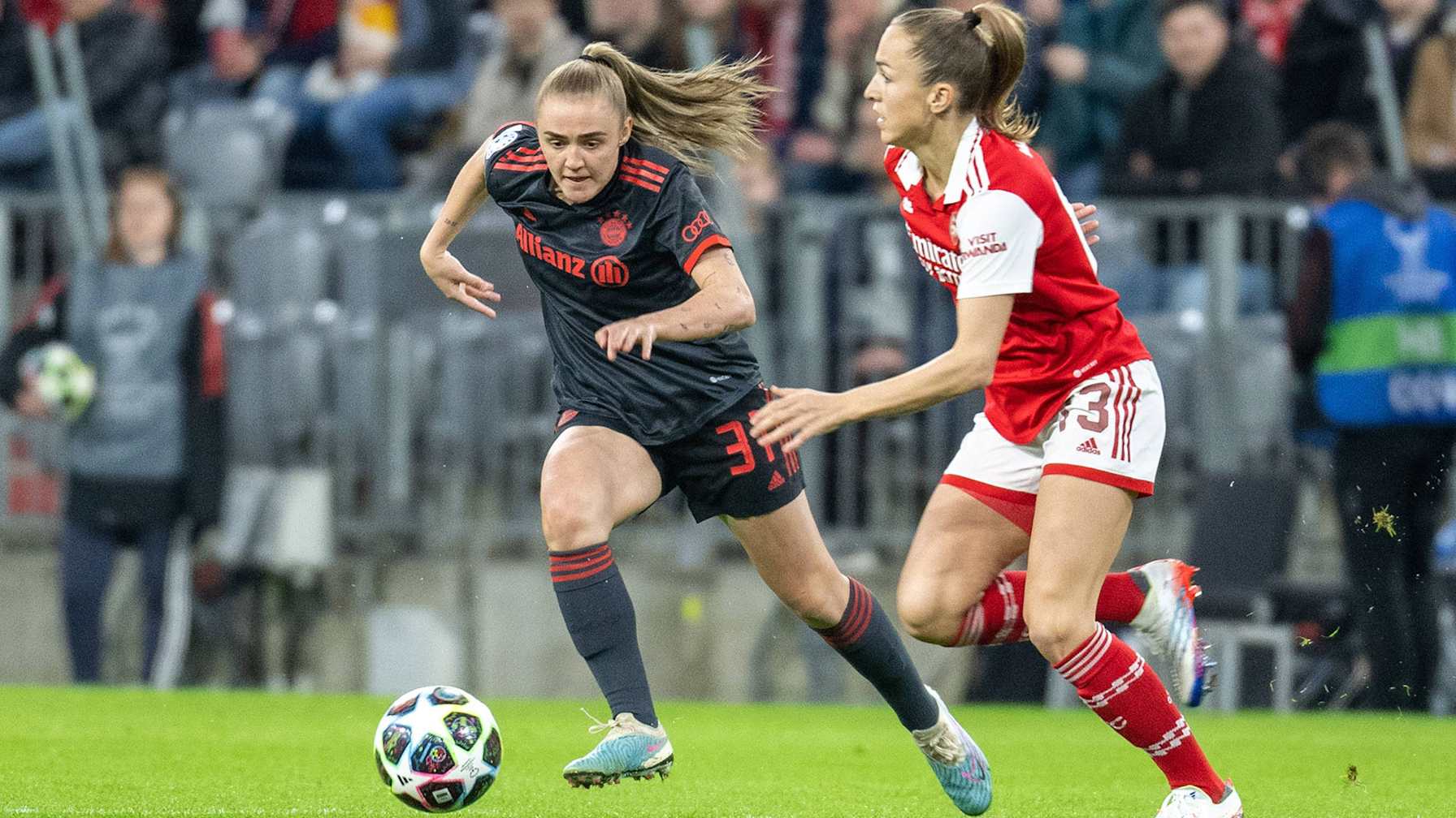 FC Bayern Frauen, Georgia Stanway, Zweikampf