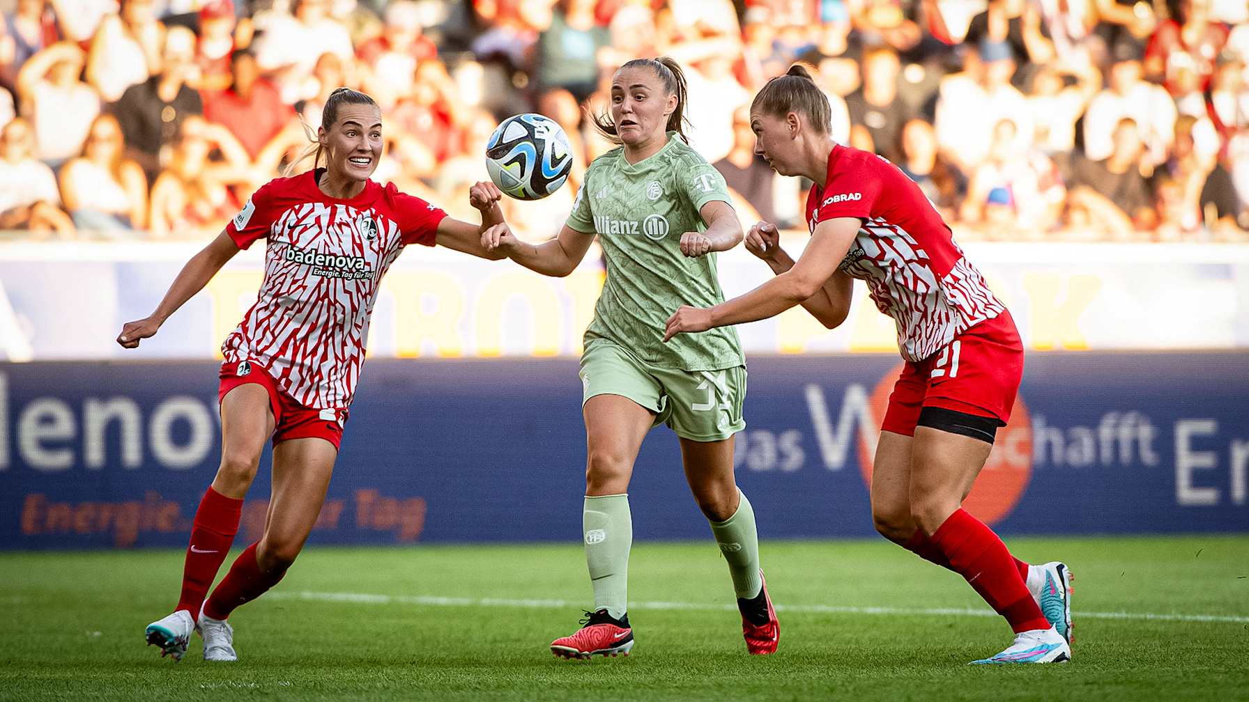 FC Bayern Frauen, Georgia Stanway, Zweikampf