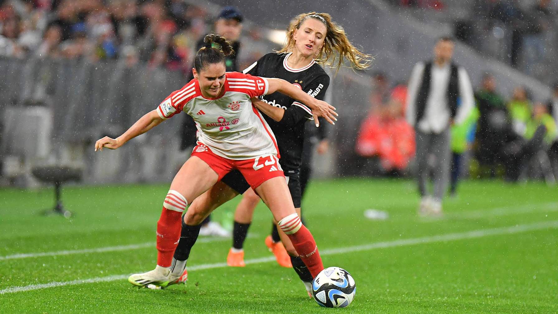 FC Bayern Frauen, Eintracht Frankfurt, Google Pixel Frauen-Bundesliga