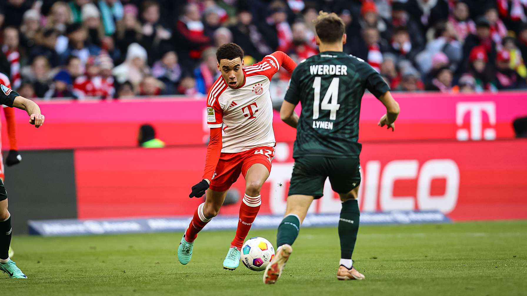 Spielszene aus dem Bundesliga-Spiel FC Bayern gegen Werder Bremen