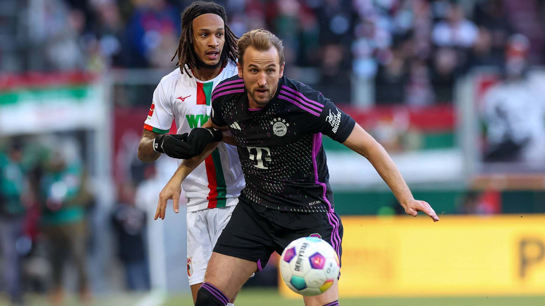 Spielszene aus der Bundesliga-Partie FC Augsburg - FC Bayern