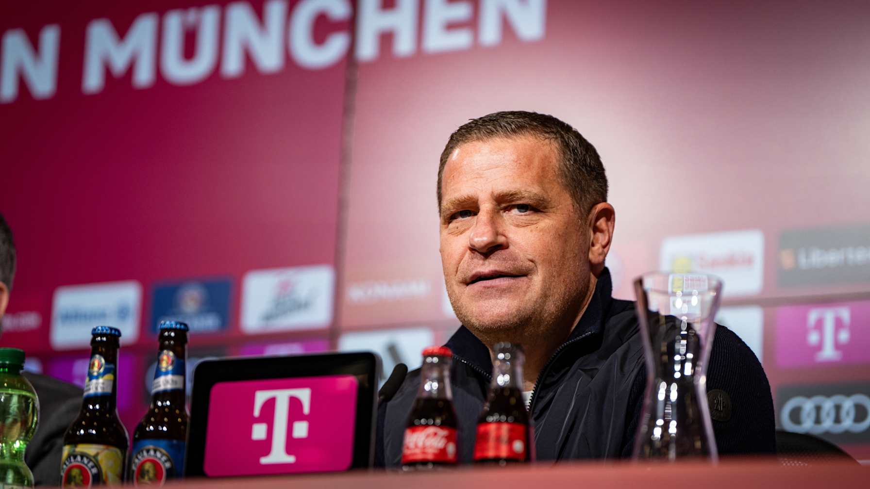 Max Eberl spricht im Pressetalk des FC Bayern