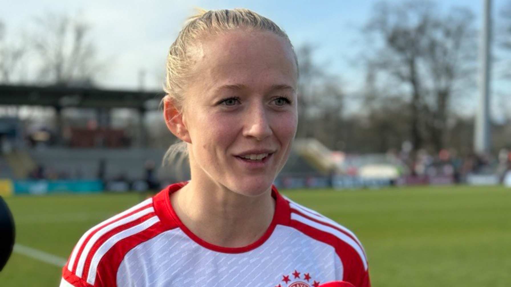 Lea Schüller nach dem Spiel gegen Eintracht Frankfurt