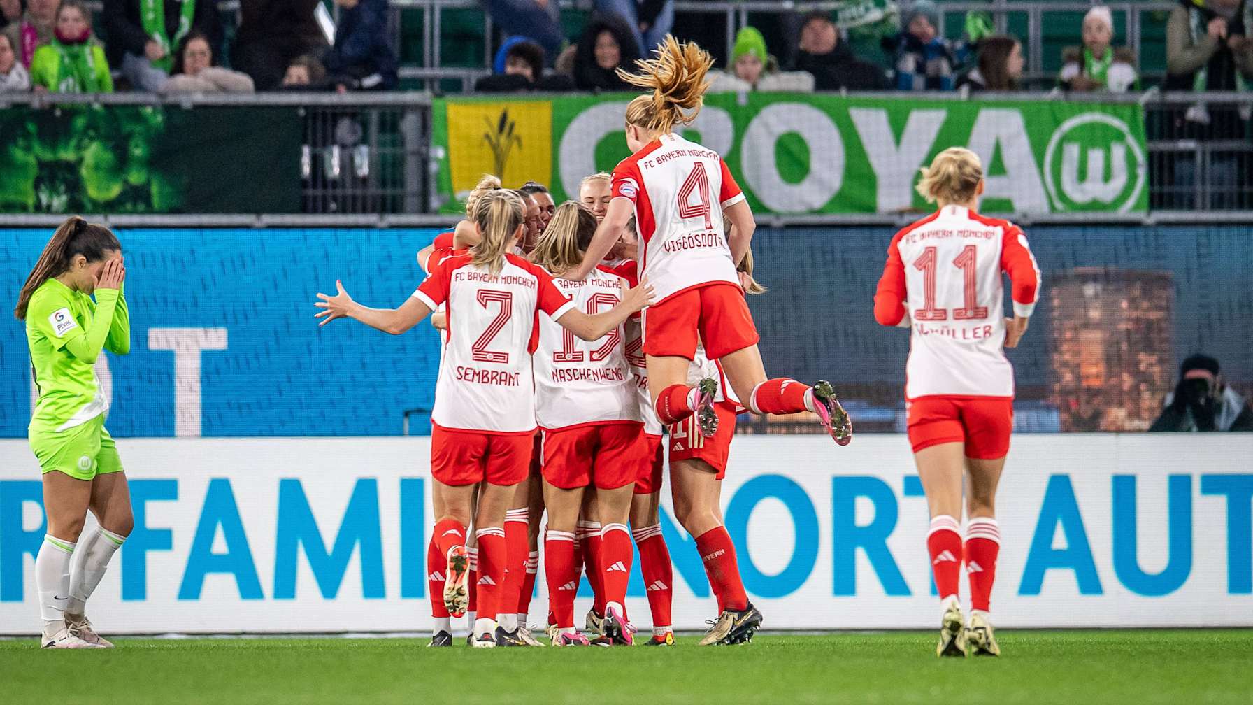 FC Bayern Frauen gegen den VfL Wolfsburg